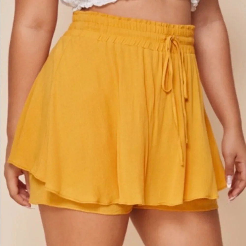 NEW•2X•Mellow Yellow Drawstring Layered Shorts - Picture 4 of 12